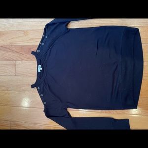 Girls top, details on the shoulder